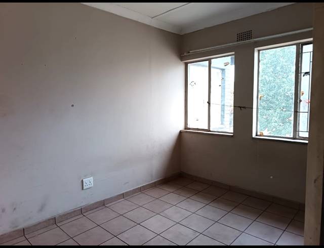 38 BEDROOM FLAT FOR SALE IN VANDERBIJLPARK CW 6